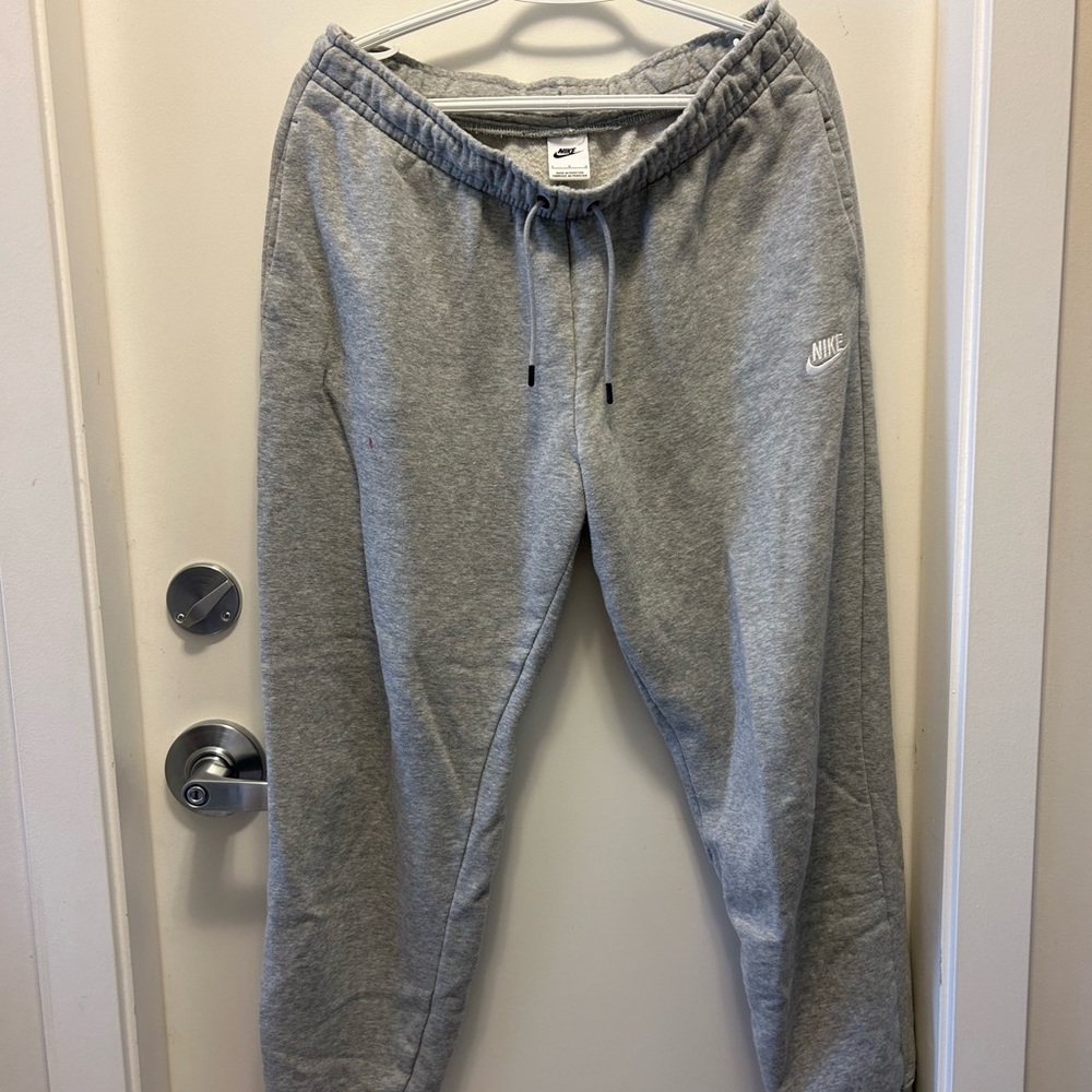 grey women’s nike jogger sweatpants